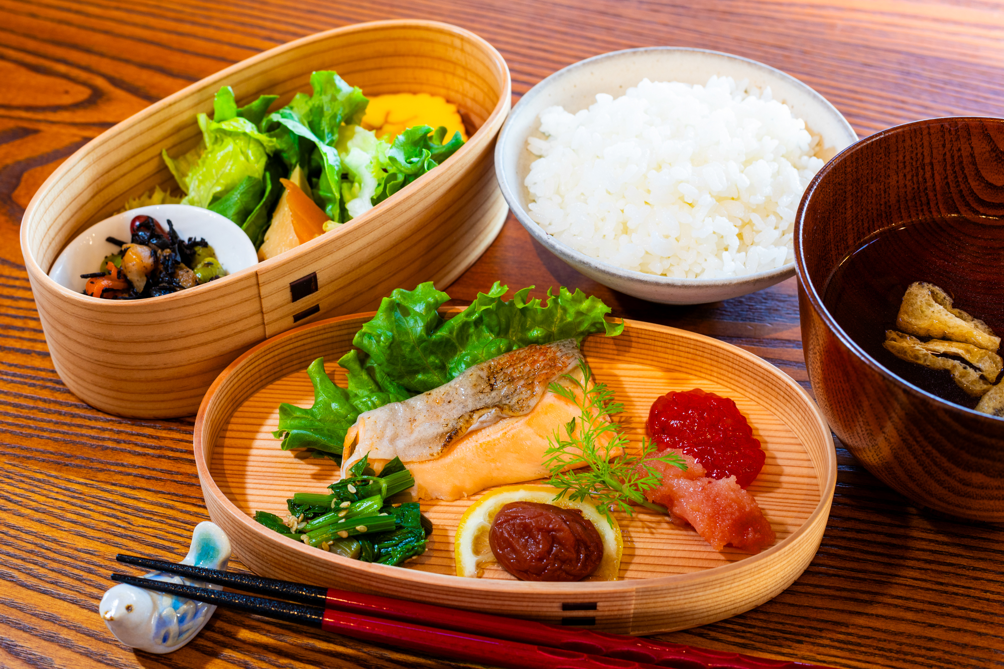 炊き立ての自家米が楽しめる朝食